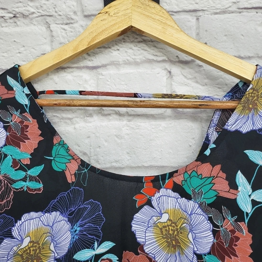 Lily White Floral Knotted Back Bell Sleeve Top Sz M - Picture 2 of 13